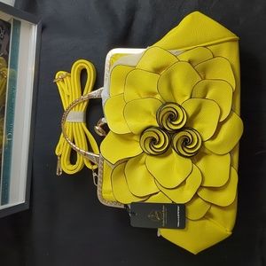 NWT Yellow Rose Kiss Lock/Crossbody Purse